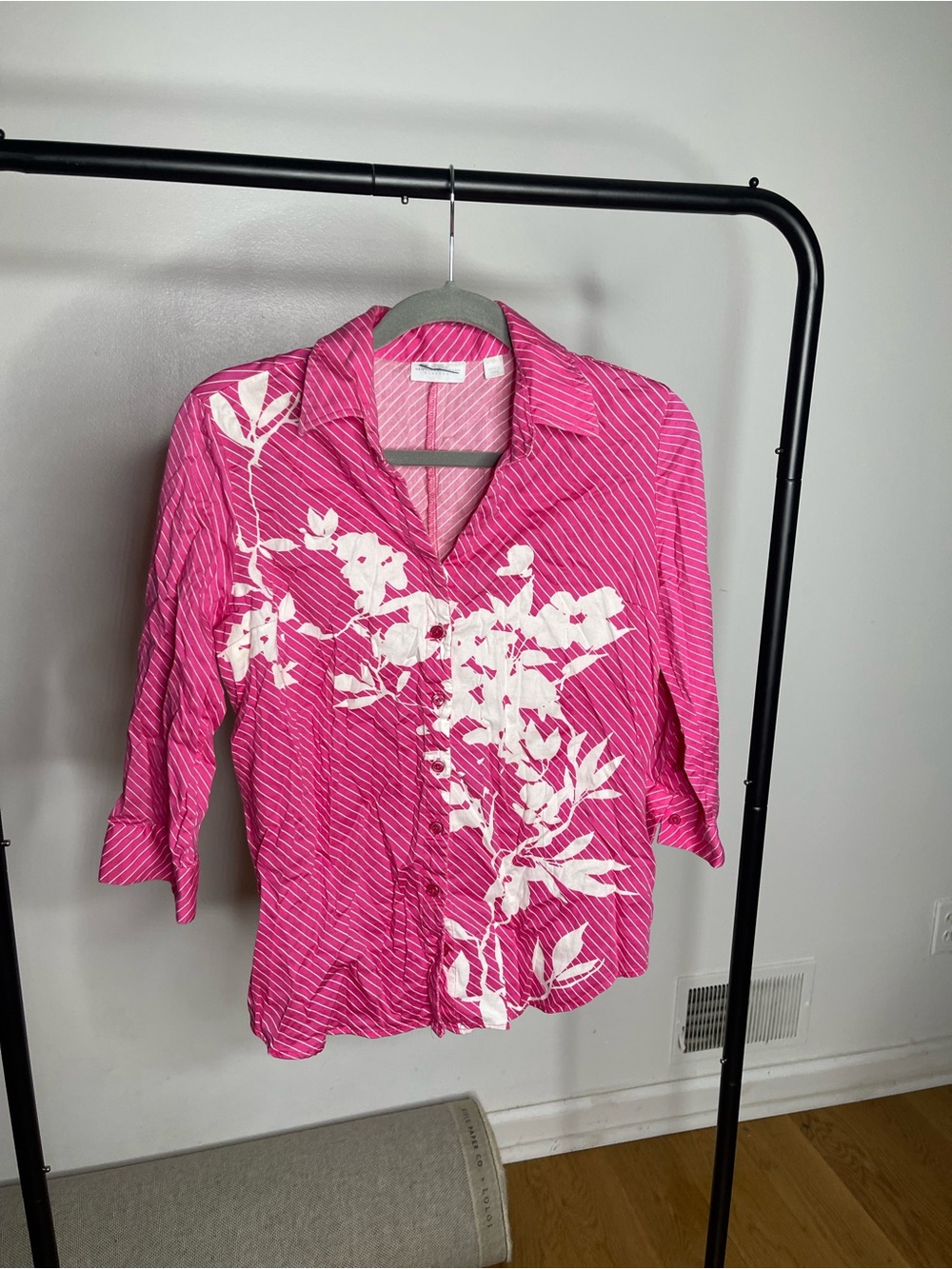 New York & Company Fuchsia Striped Floral Button-Down Shirt